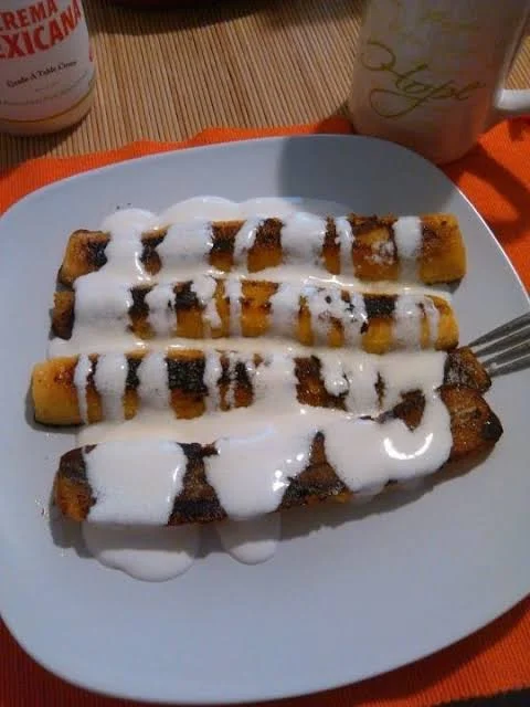 Plátano relleno c/queso